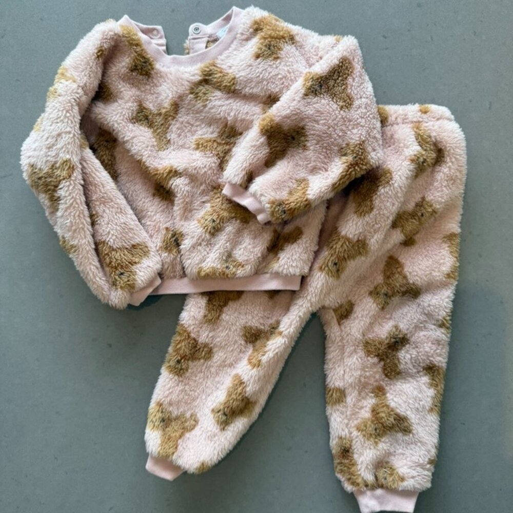 Baby GAP Pink Bear Fuzzy Sweatsuit size 18-24 months